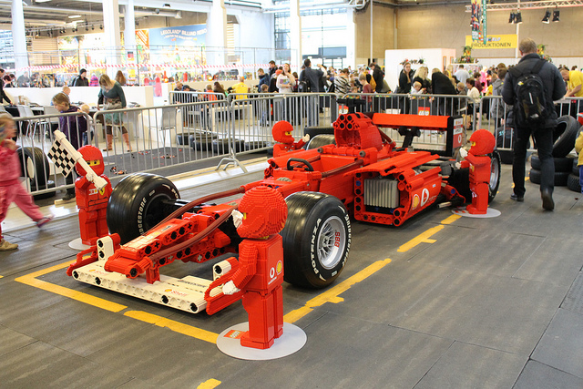 фірмовий магазин Lego