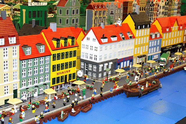 фірмовий магазин Lego