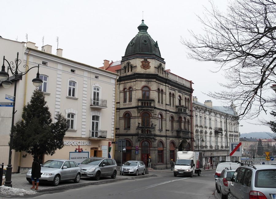 Український народний дім. Відкрито в 1904. Остання активність зафіксована, судячи афіш, в 2013.