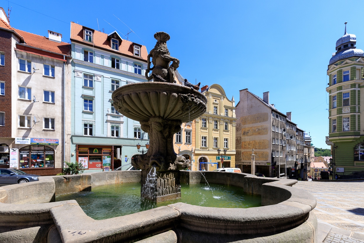 Клодзько, барокова міська криниця з фонтаном.